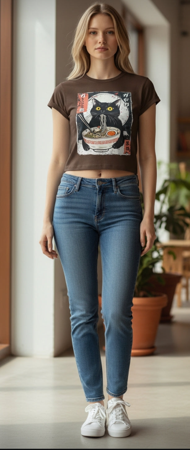 Women’s Cat Graphic Cropped T-Shirt – Slim Fit