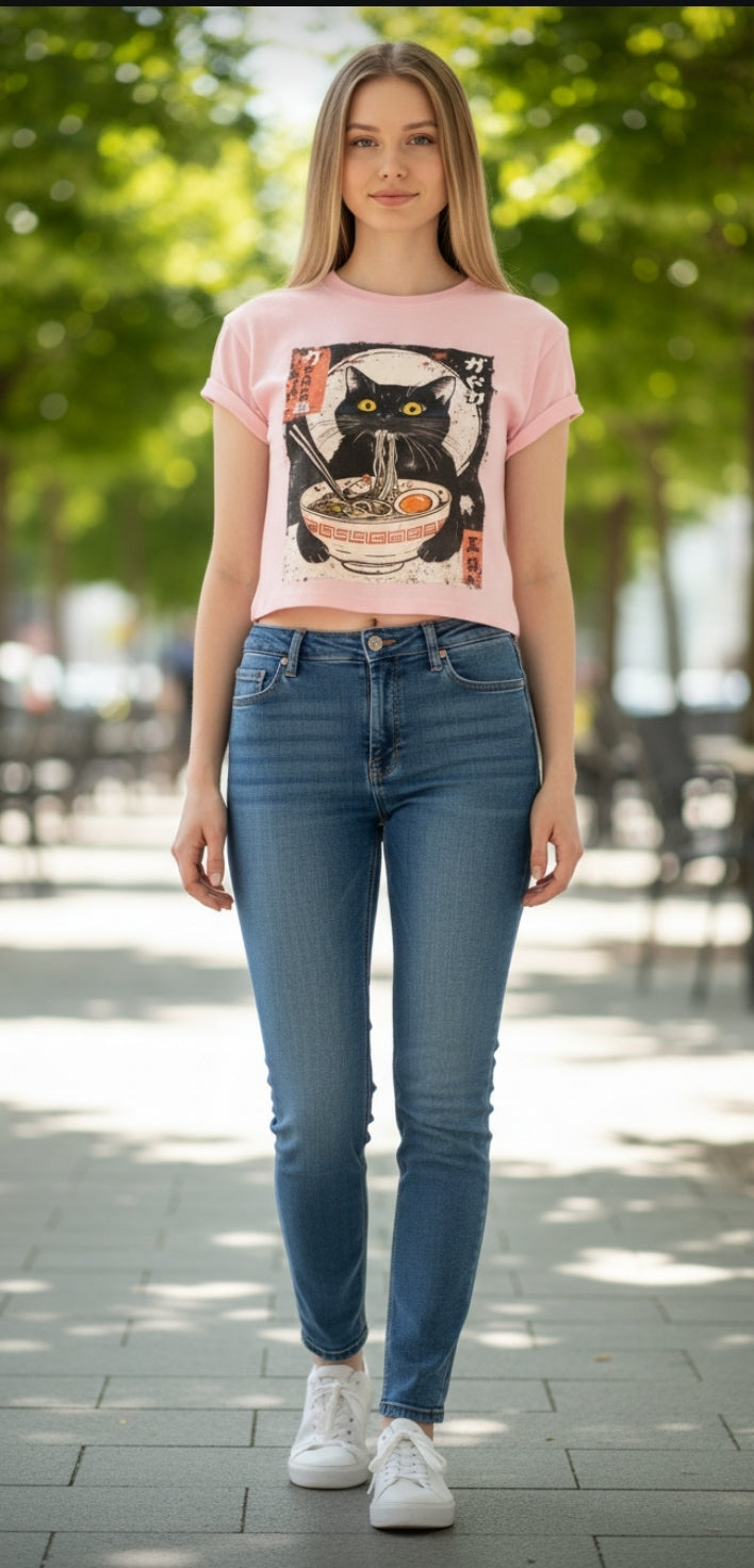 Women’s Cat Graphic Cropped T-Shirt – Slim Fit
